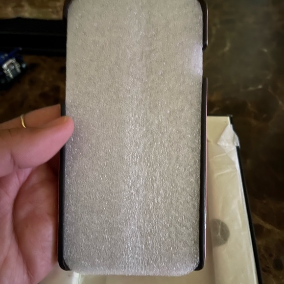 Gucci Authentic IPhone 6 case with box - Picture 4 of 9